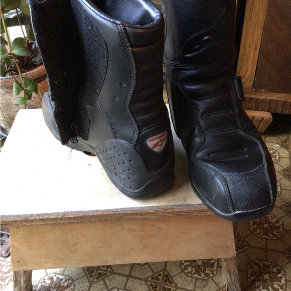 Alpinestars waterproof ridge riding boot in size 7.5 and are all black - Picture 5 of 9
